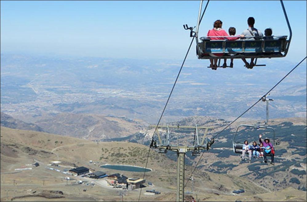 Ski Plaza Sierra Nevada & Zona Baja Екстериор снимка